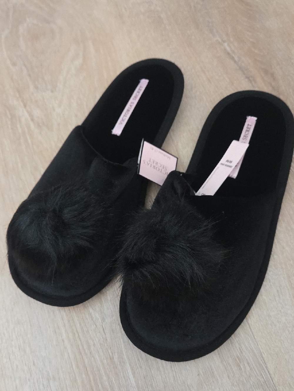 NWT Victoria's Secret Black Fuzzy Pom Slide Slippers